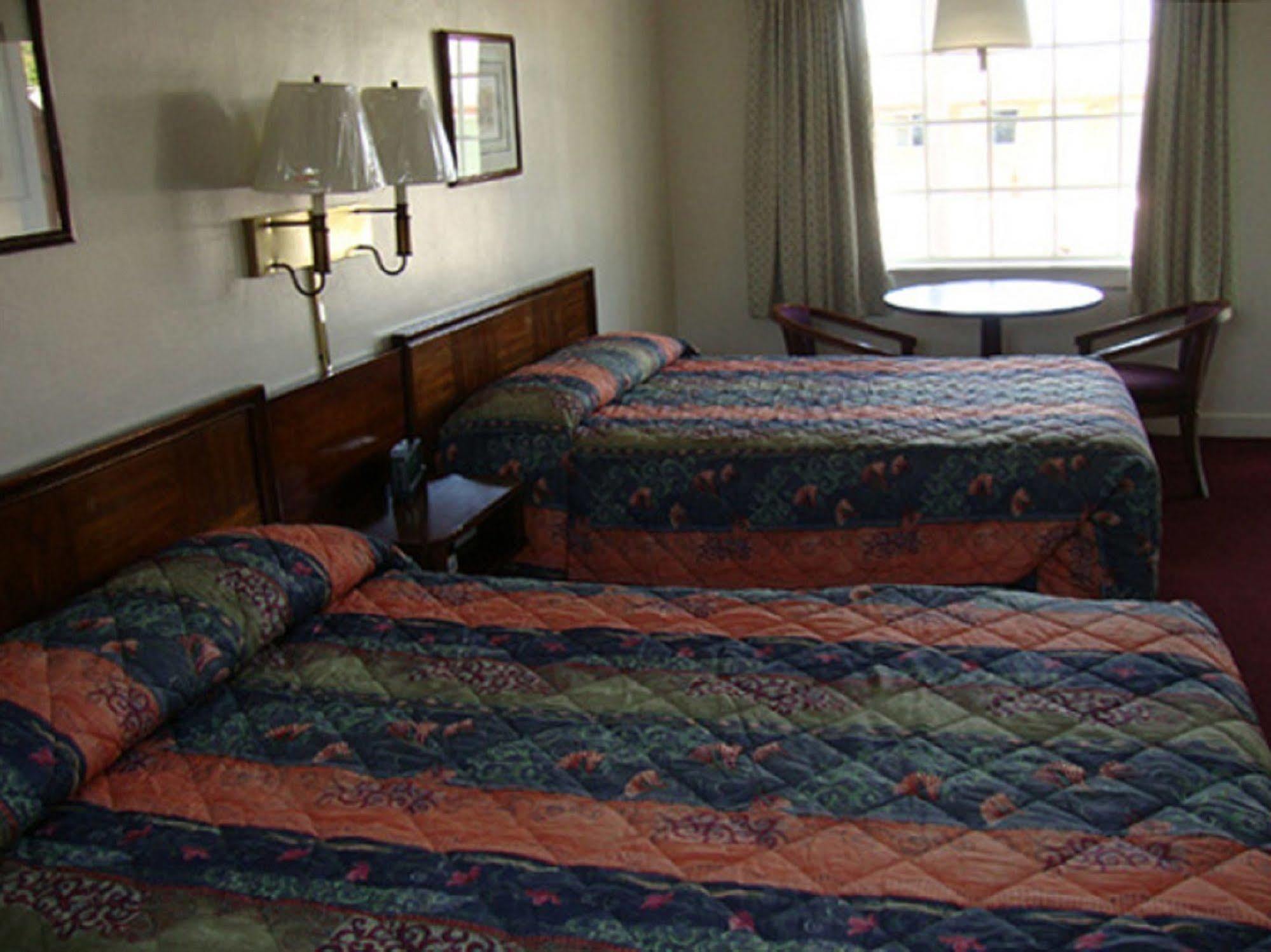 Bassett Motel ウィリアムズバーグ エクステリア 写真